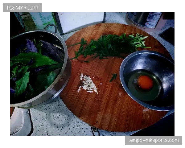 刷到梁伟铿的周末照，吃顿早餐比我几个月工资还摆排场，我服了